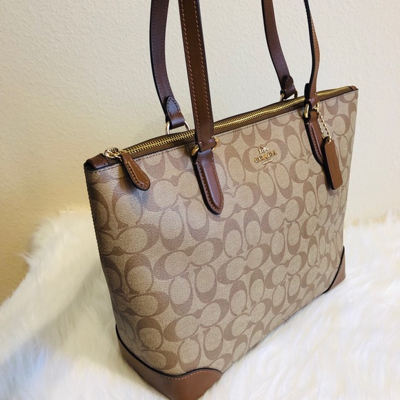 Coach - Picture 7 of 8